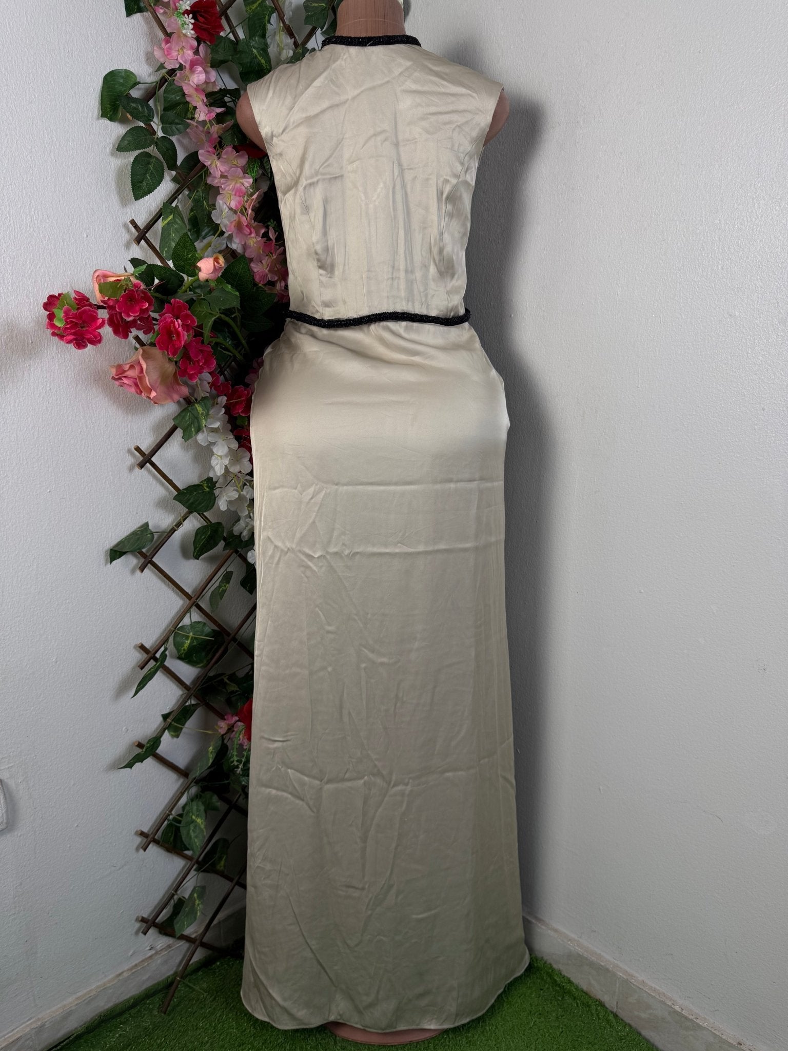Robe moulante longue sans manches col V - Perluna Store