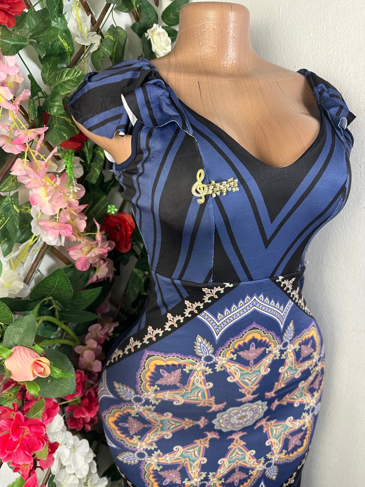 Robe moulante longue sans manches décollectée - Perluna Store - kinshasa