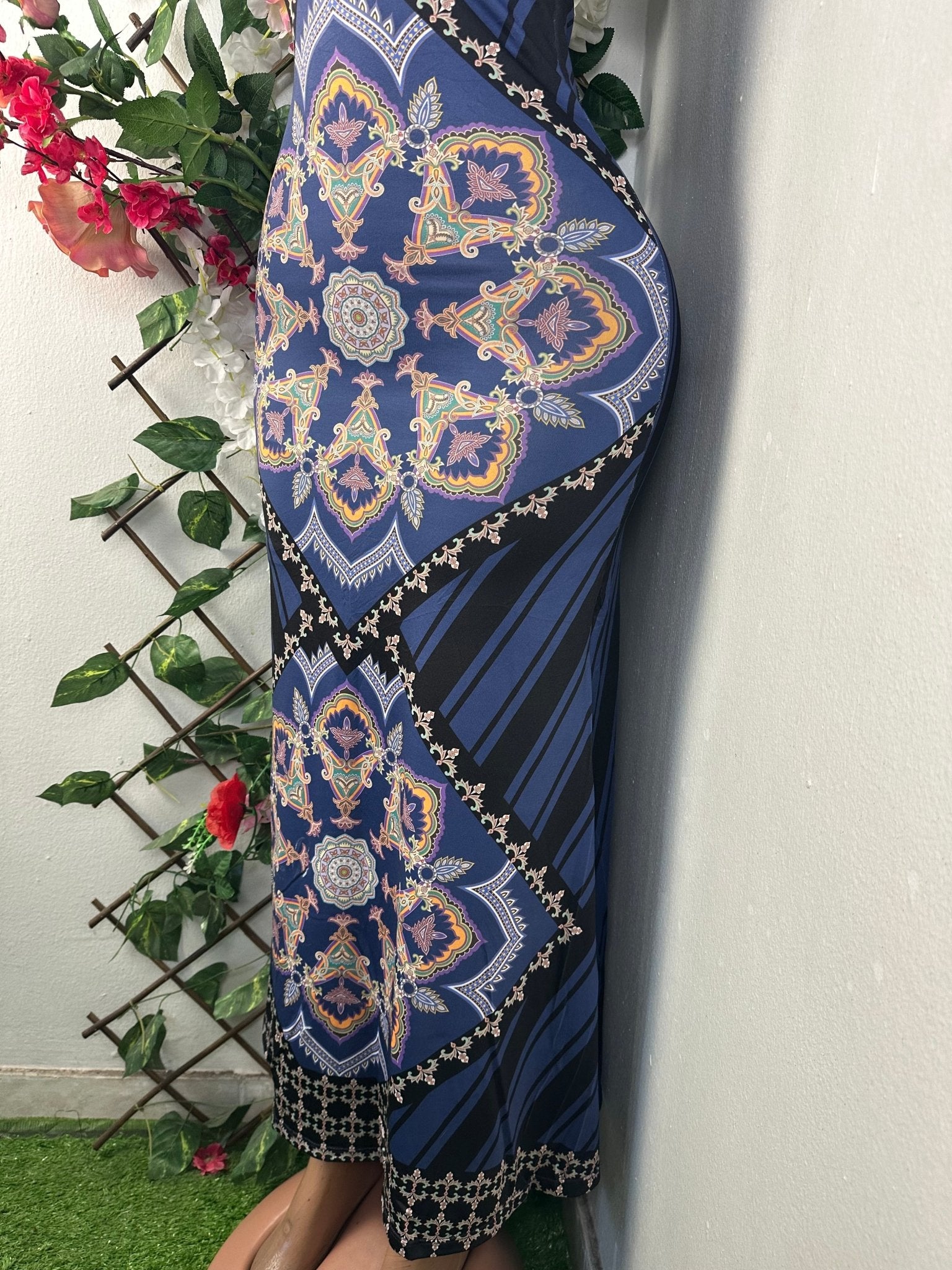 Robe moulante longue sans manches décollectée - Perluna Store - kinshasa