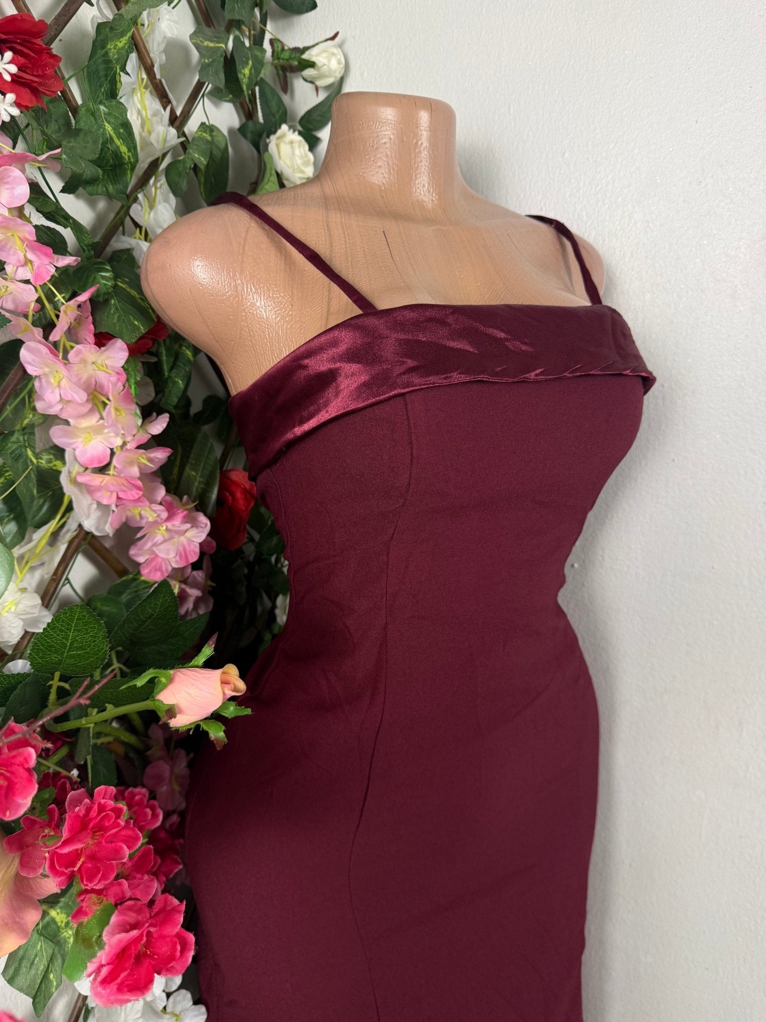 Robe moulante longue slim à fine bretelles - Perluna Store