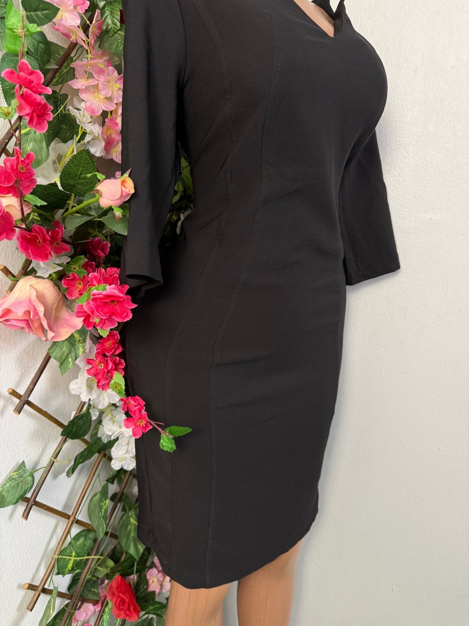 Robe moulante manche 3/4 volant - Perluna Store - kinshasa