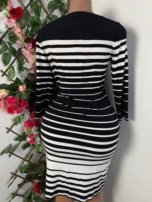 Robe moulante manche courte cintré - Perluna Store - kinshasa