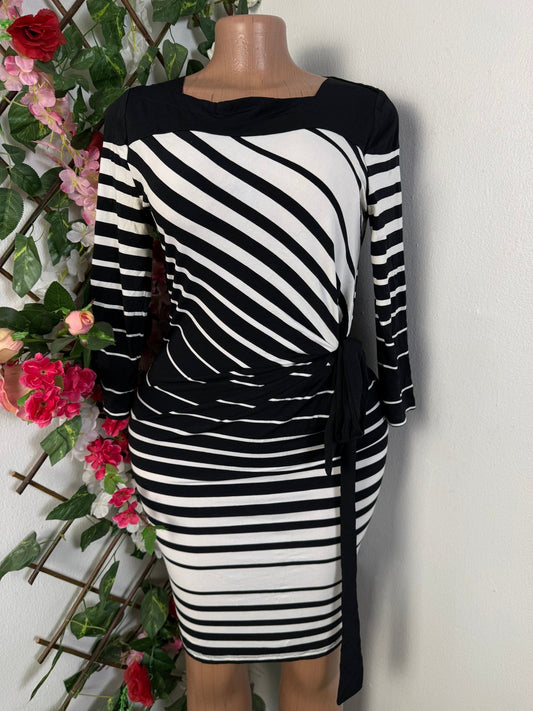 Robe moulante manche courte cintré - Perluna Store - kinshasa