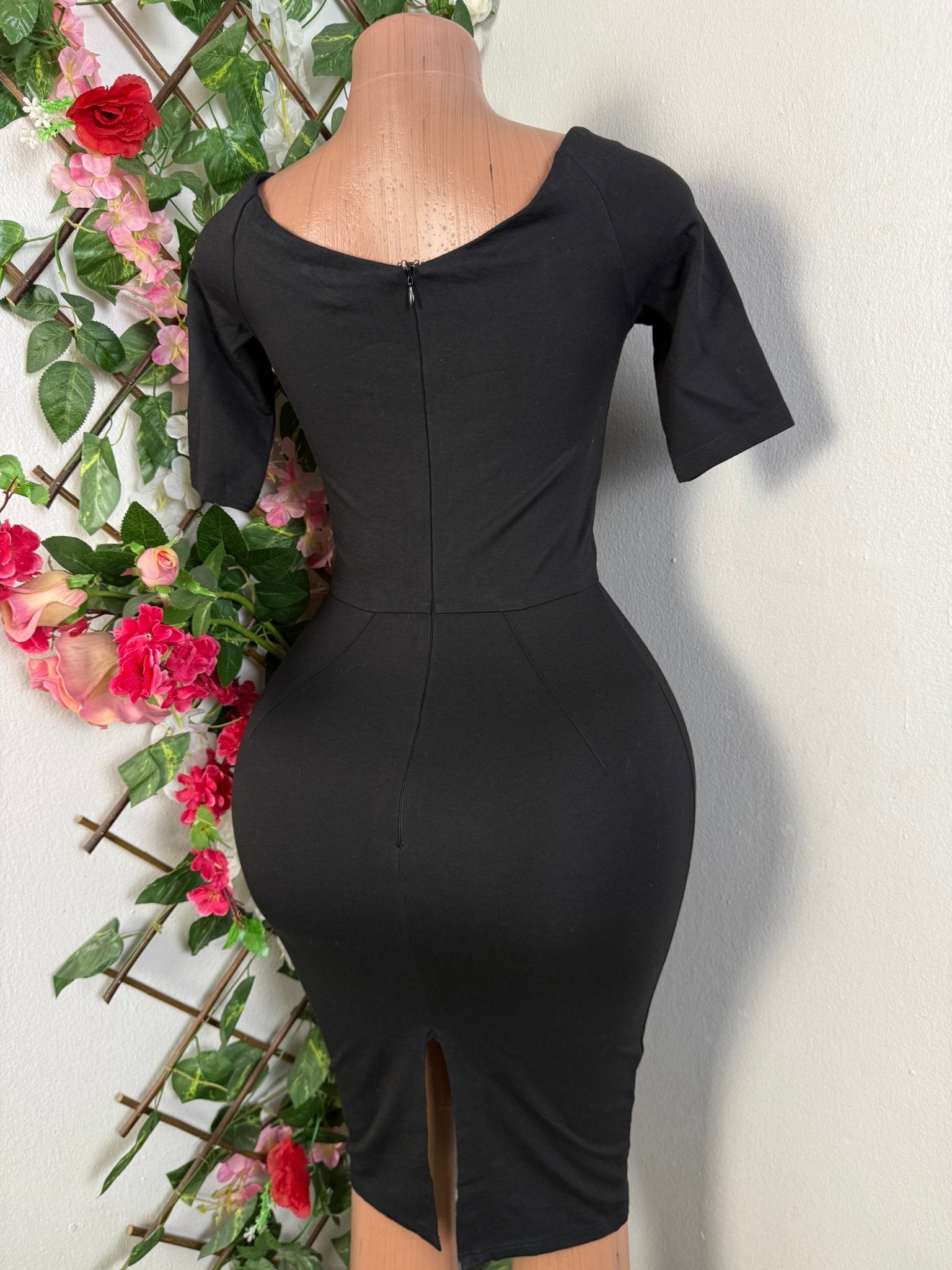 Robe moulante manche courte  - Perluna Store - kinshasa