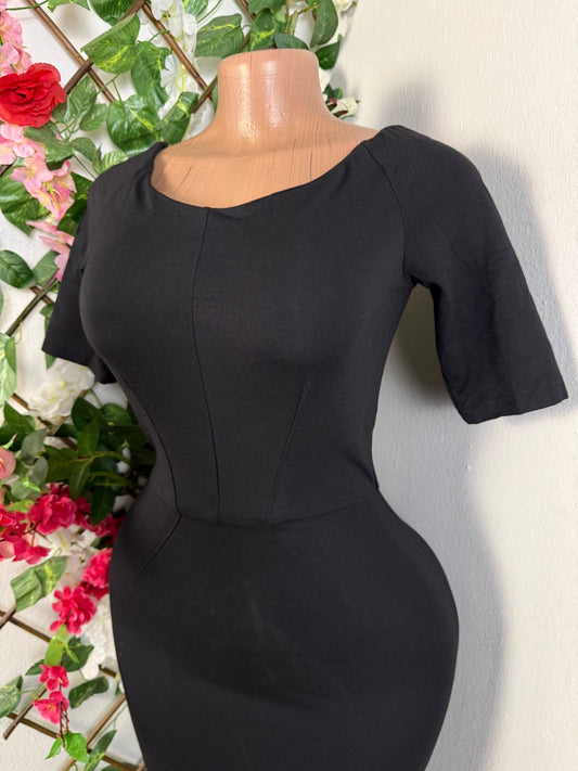 Robe moulante manche courte  - Perluna Store - kinshasa