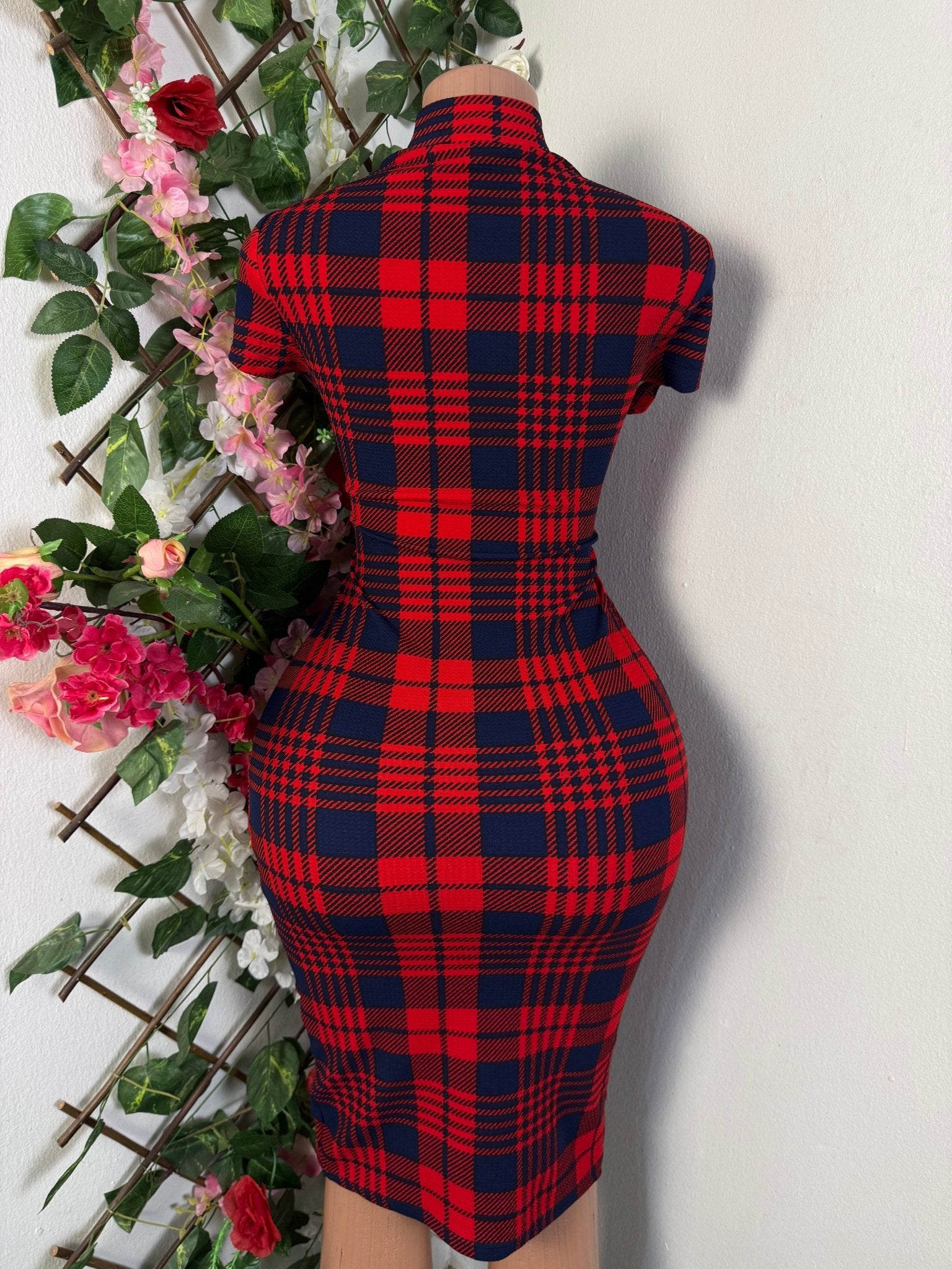 Robe moulante manche courtes drapée - Perluna Store