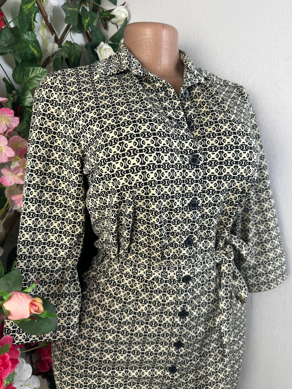 Robe moulante manches 3/4 à col chemise - Perluna Store - kinshasa