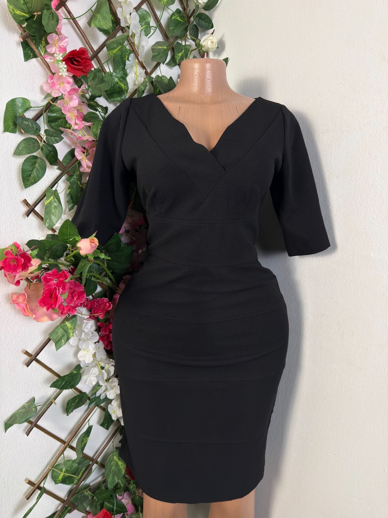 Robe moulante manches 3/4 décollectée - Perluna Store