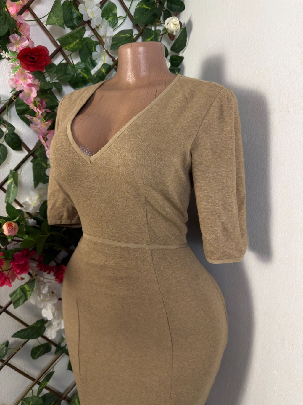 Robe moulante manches 3/4 décollectée - Perluna Store