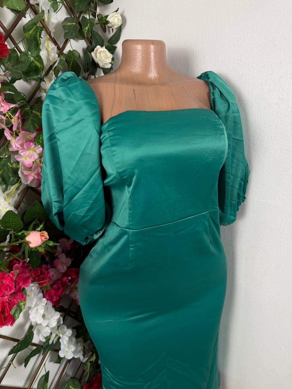 Robe moulante manches 3/4 décollectée - Perluna Store