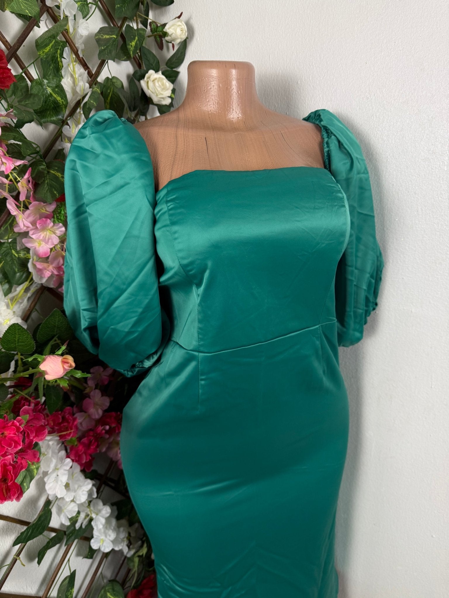 Robe moulante manches 3/4 décollectée - Perluna Store