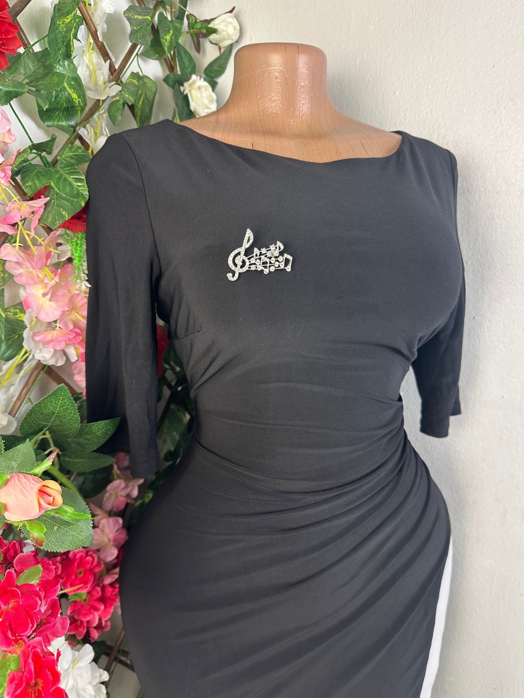 Robe moulante manches 3/4 décollectée - Perluna Store - kinshasa