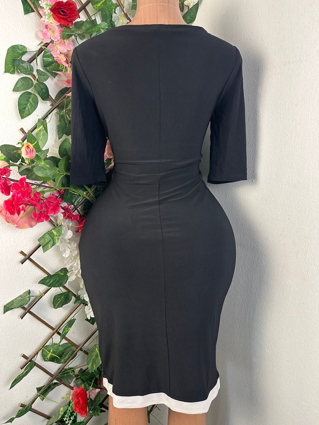 Robe moulante manches 3/4 décollectée - Perluna Store - kinshasa