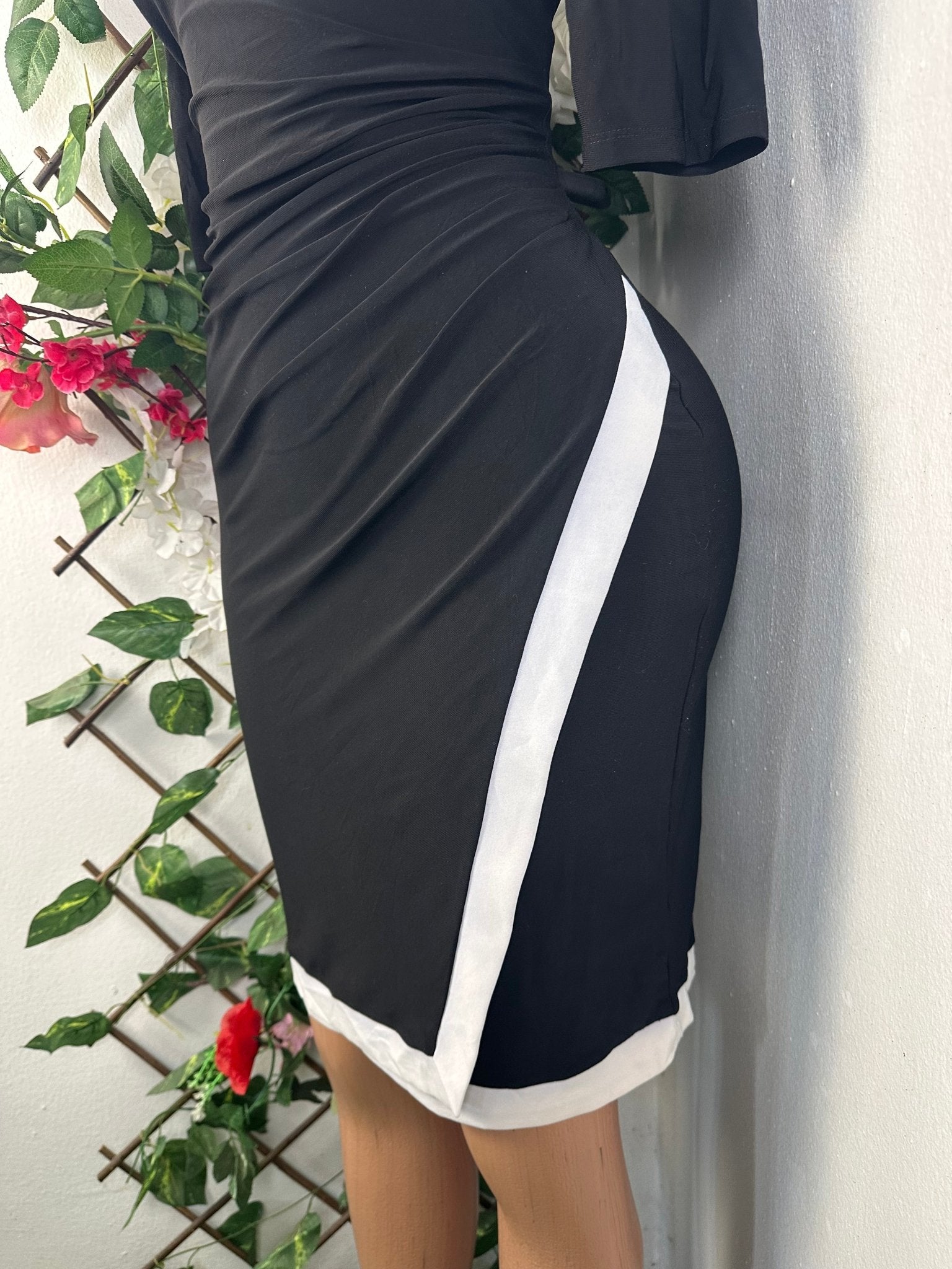 Robe moulante manches 3/4 décollectée - Perluna Store - kinshasa