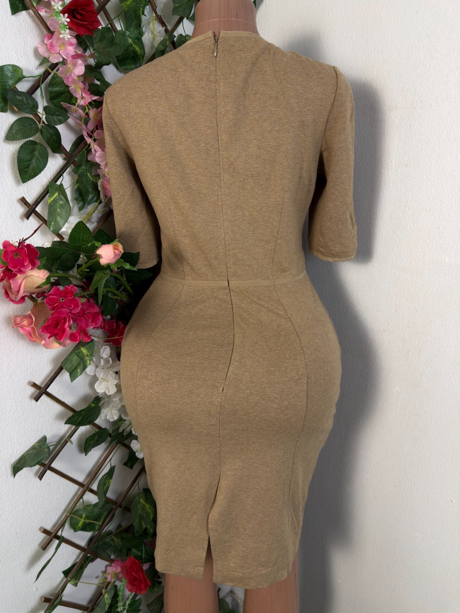 Robe moulante manches 3/4 décollectée - Perluna Store