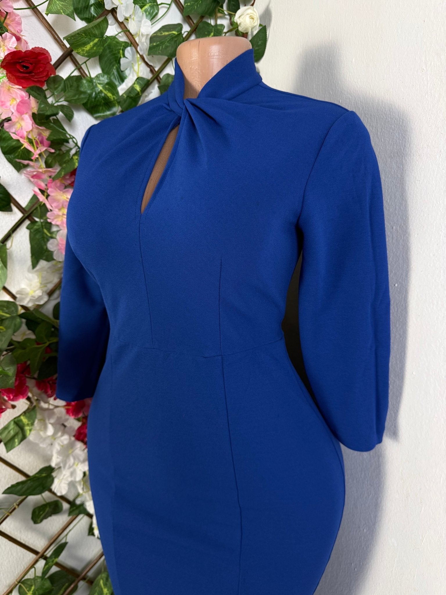 Robe moulante manches 3/4 décollectée - Perluna Store