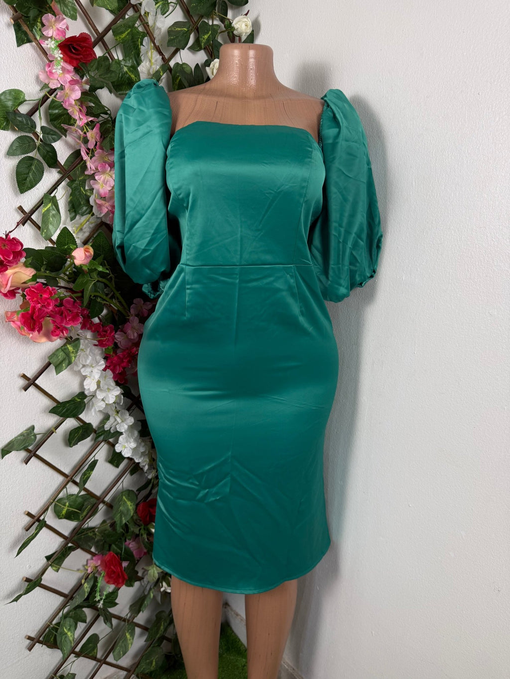 Robe moulante manches 3/4 décollectée - Perluna Store
