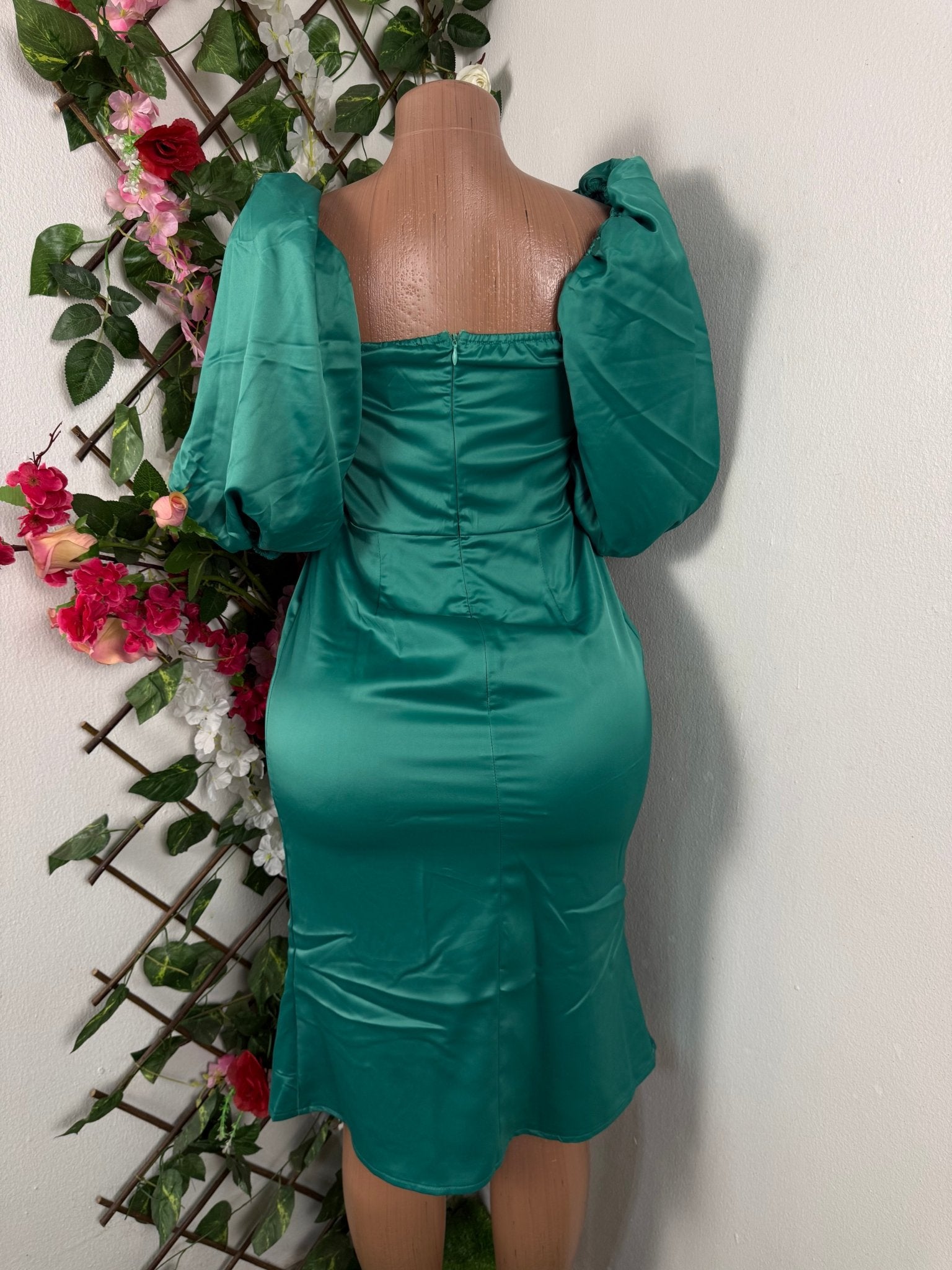 Robe moulante manches 3/4 décollectée - Perluna Store