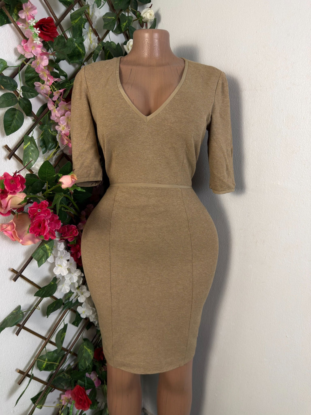 Robe moulante manches 3/4 décollectée - Perluna Store