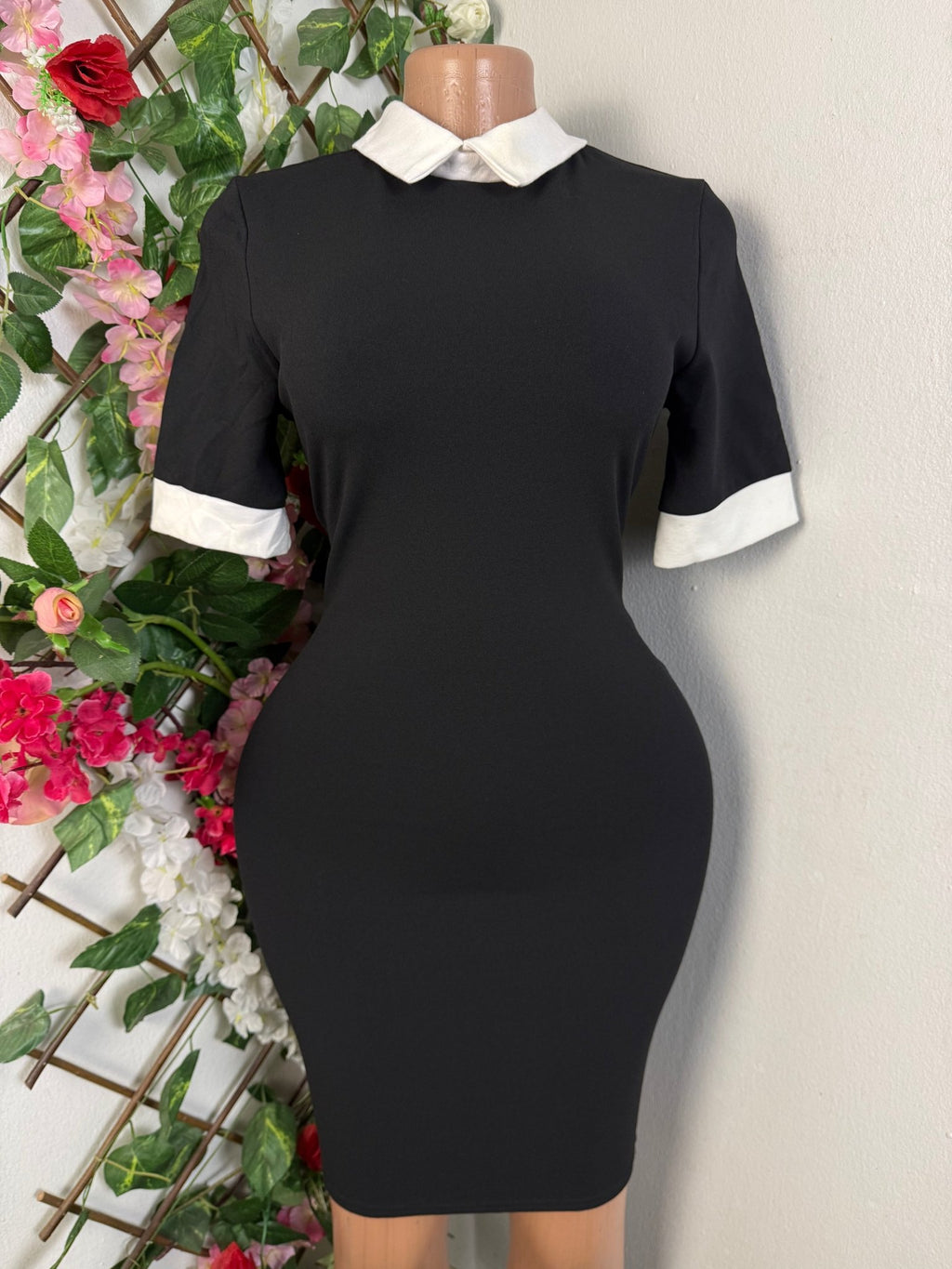 Robe moulante manches courtes à col chemise - Perluna Store - kinshasa