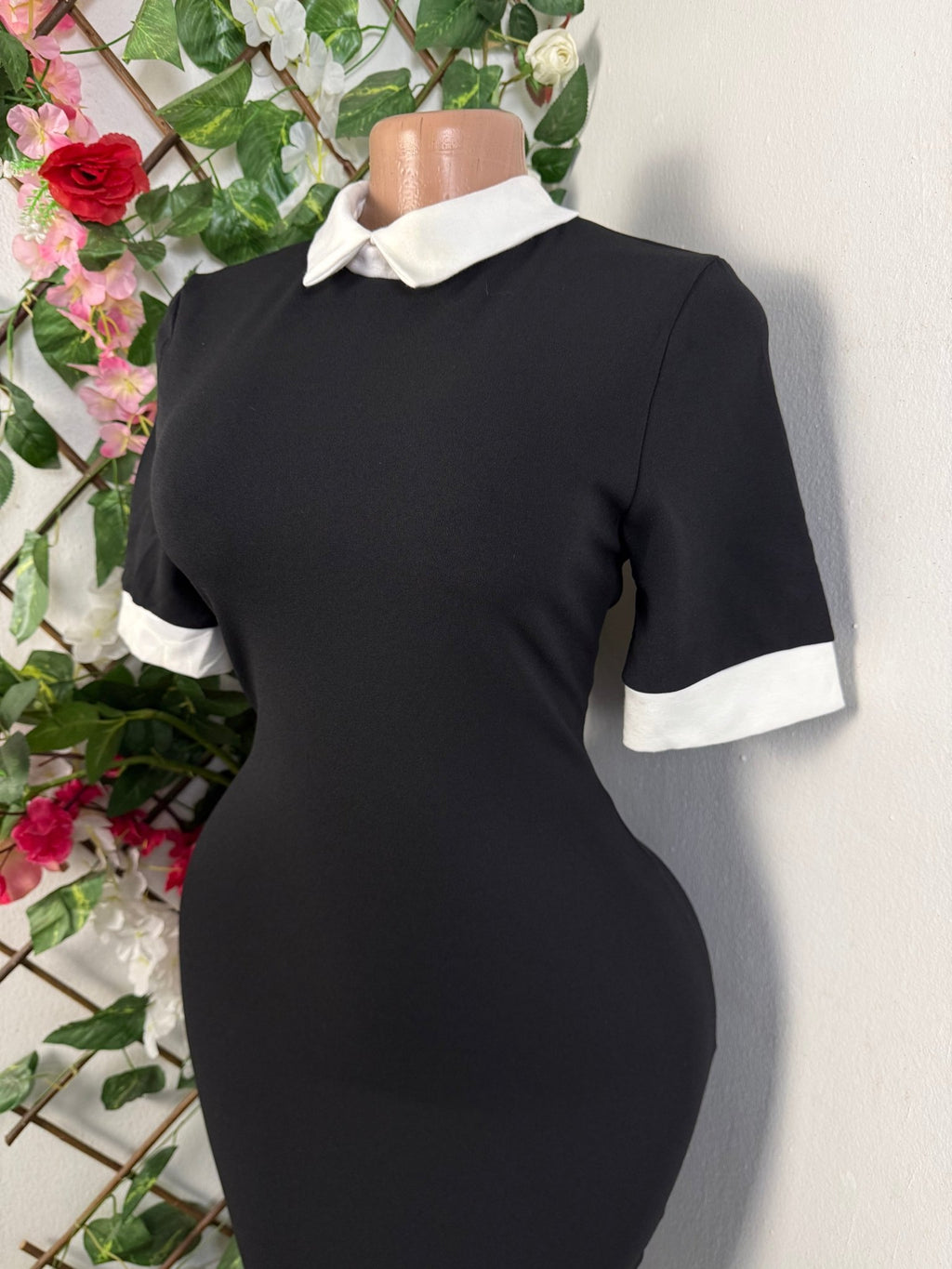 Robe moulante manches courtes à col chemise - Perluna Store - kinshasa