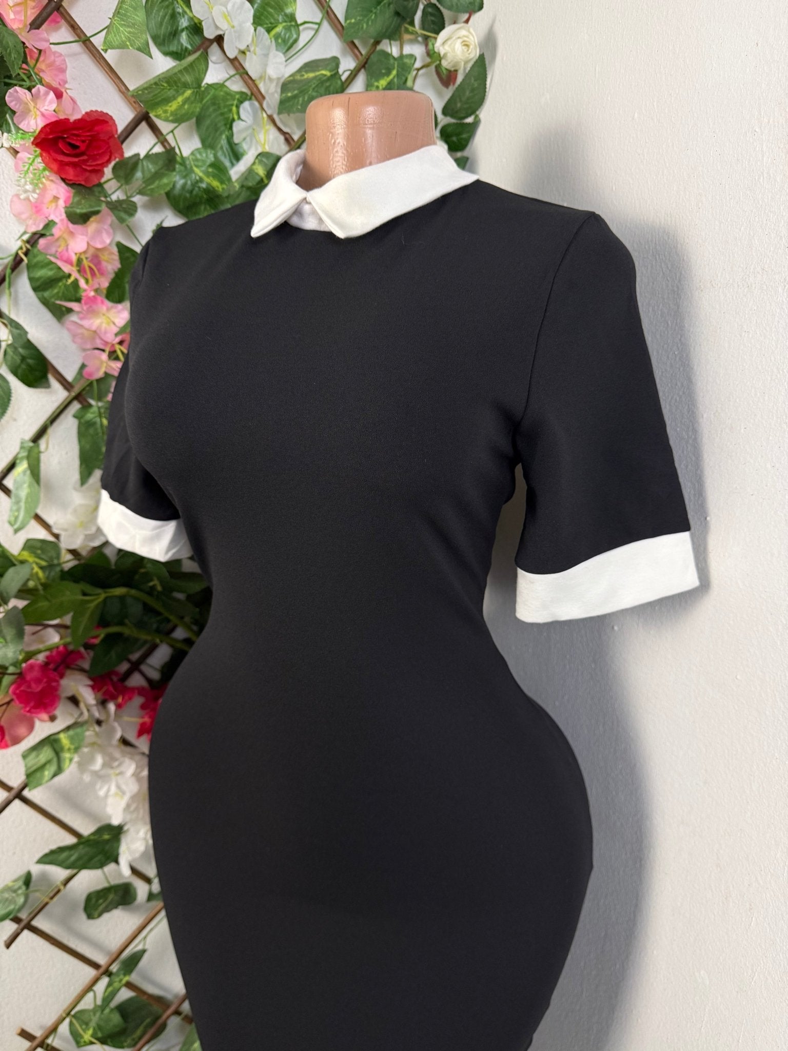 Robe moulante manches courtes à col chemise - Perluna Store - kinshasa