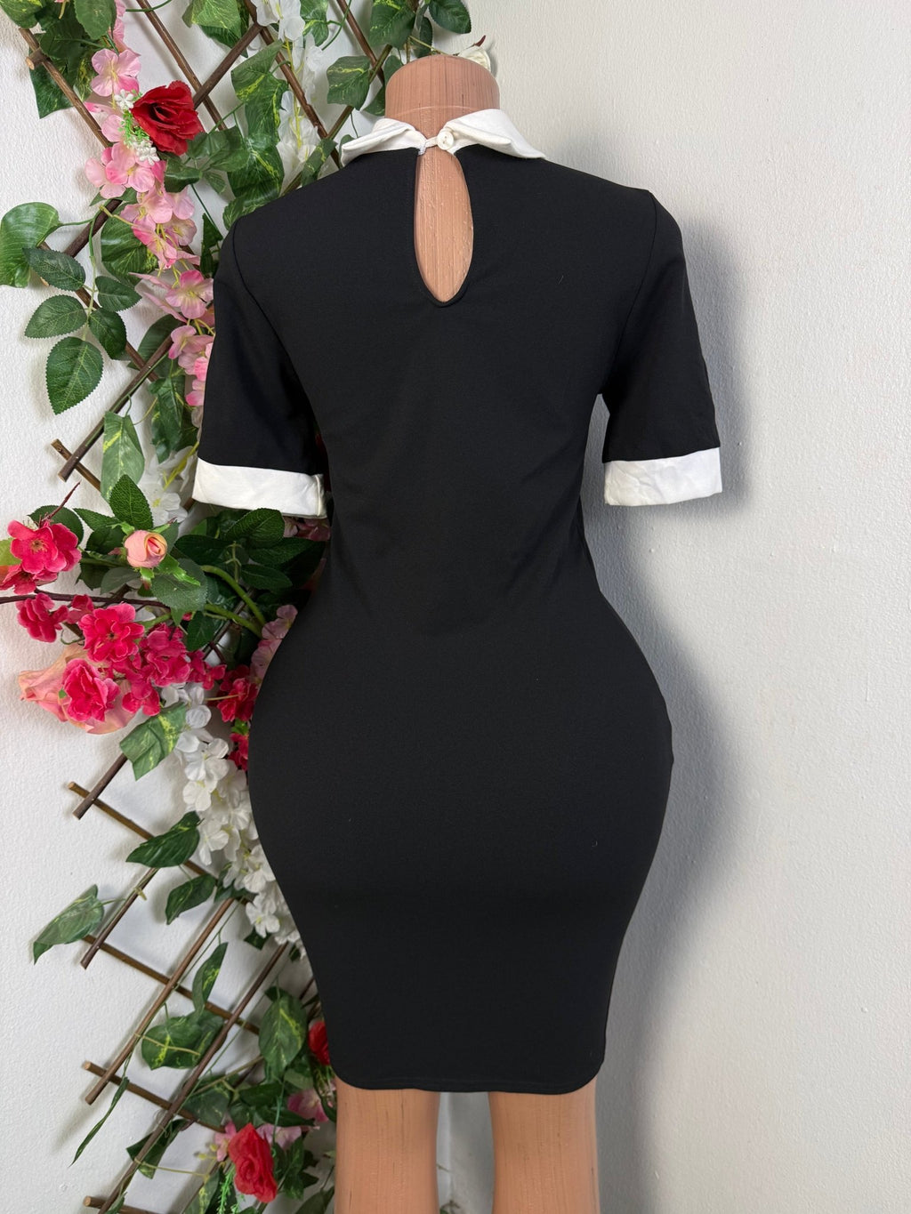 Robe moulante manches courtes à col chemise - Perluna Store - kinshasa