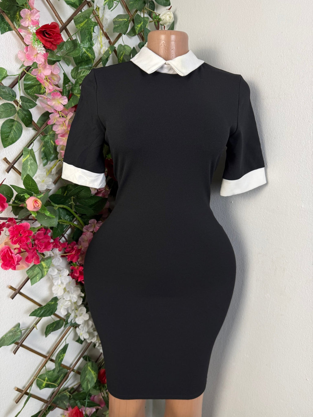 Robe moulante manches courtes à col chemise - Perluna Store - kinshasa