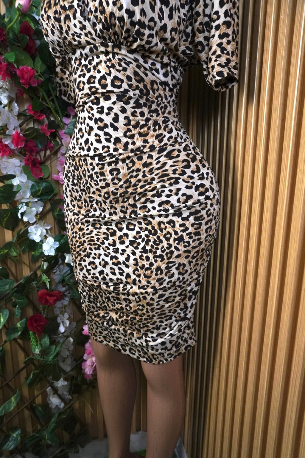 Robe moulante manches courtes col V-M - Perluna Store