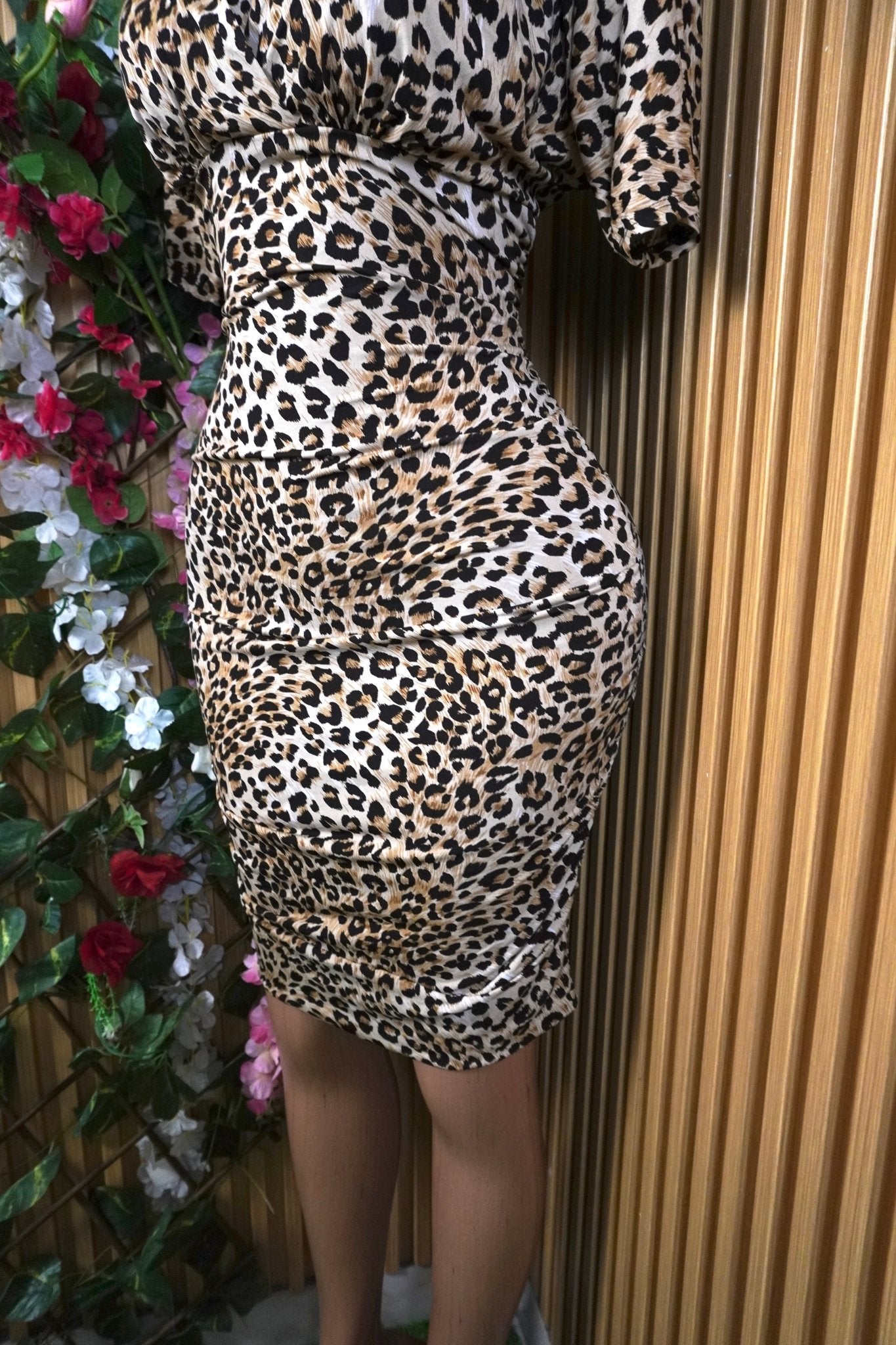Robe moulante manches courtes col V-M - Perluna Store