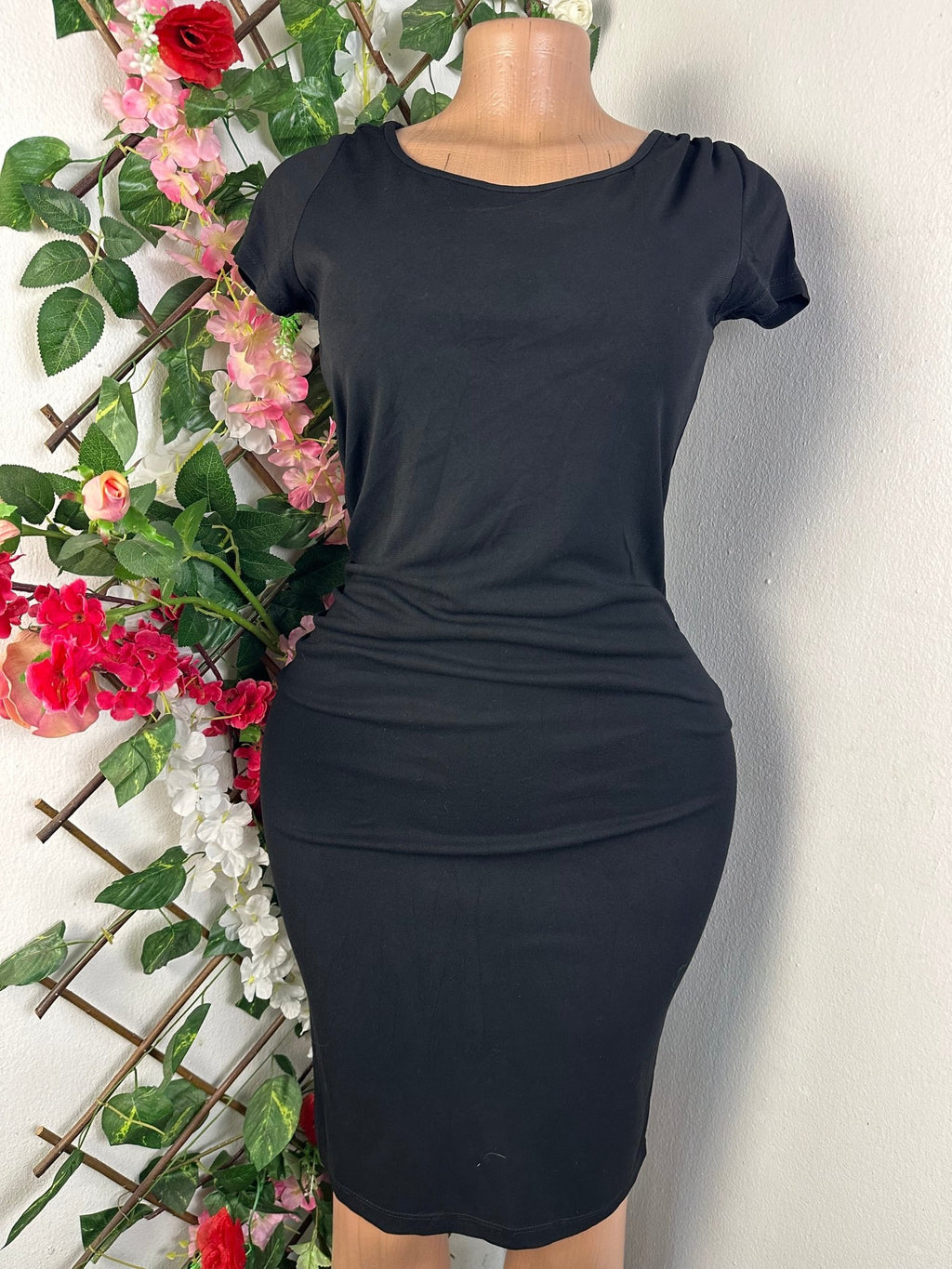 Robe moulante manches courtes colle rond - Perluna Store - kinshasa