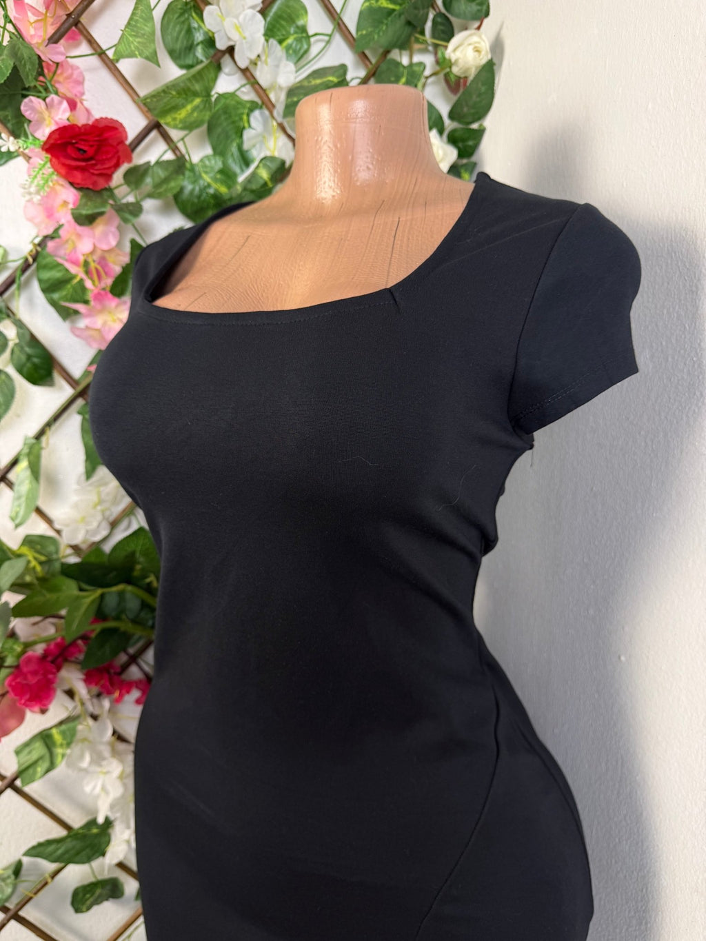 Robe moulante manches courtes corré - Perluna Store - kinshasa