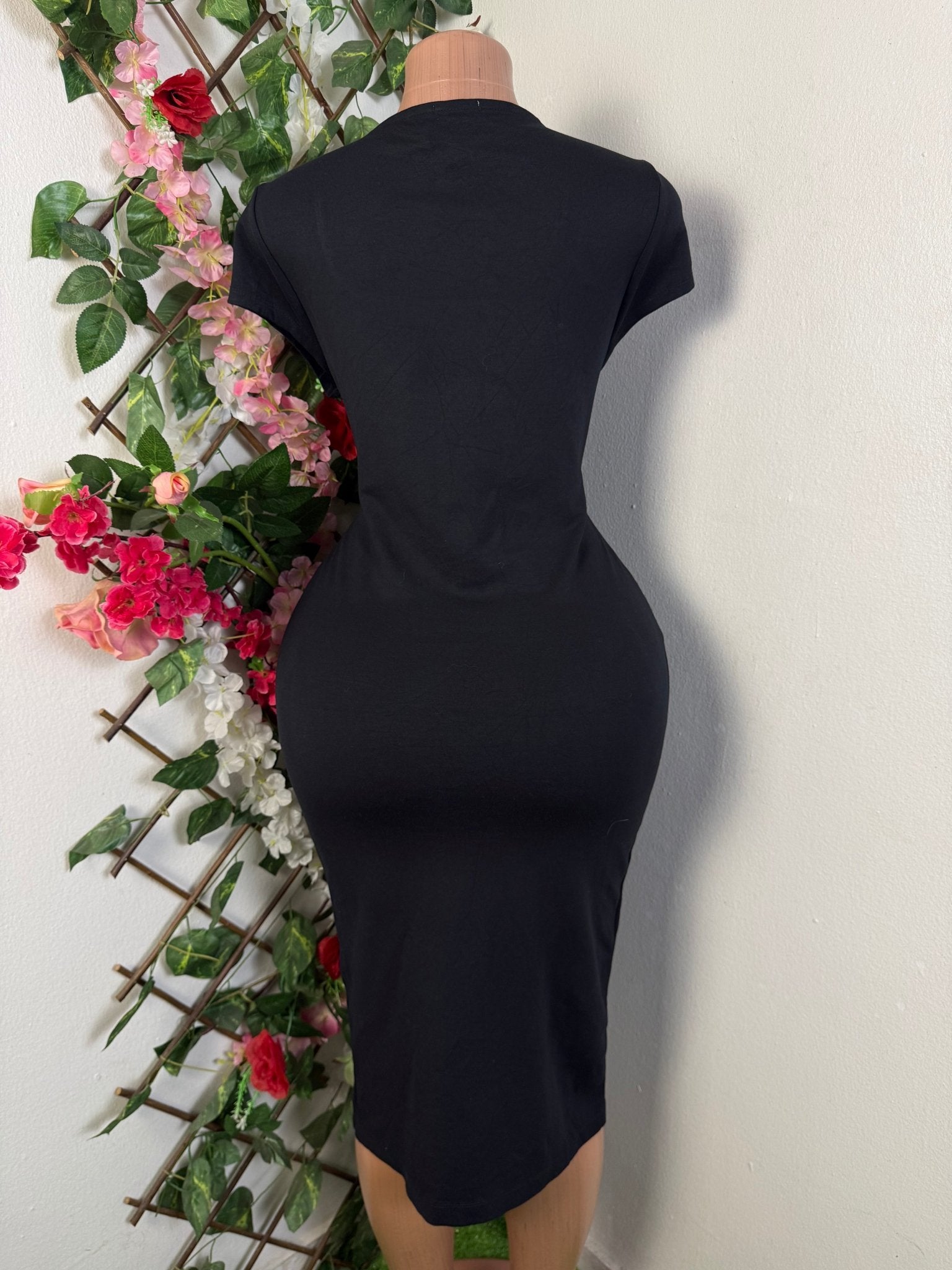 Robe moulante manches courtes corré - Perluna Store - kinshasa