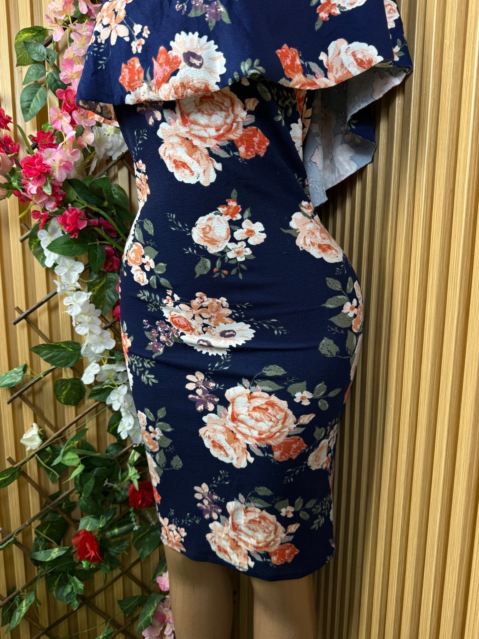 Robe moulante manches courtes décollectée - Perluna Store