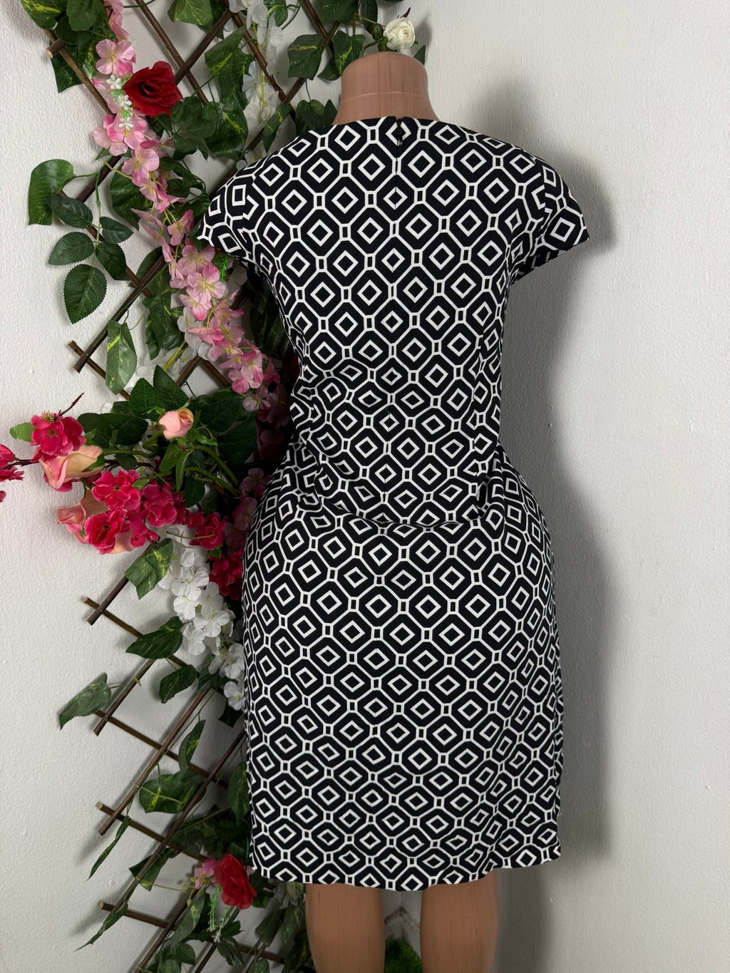 Robe moulante manches courtes décollecteé - Perluna Store