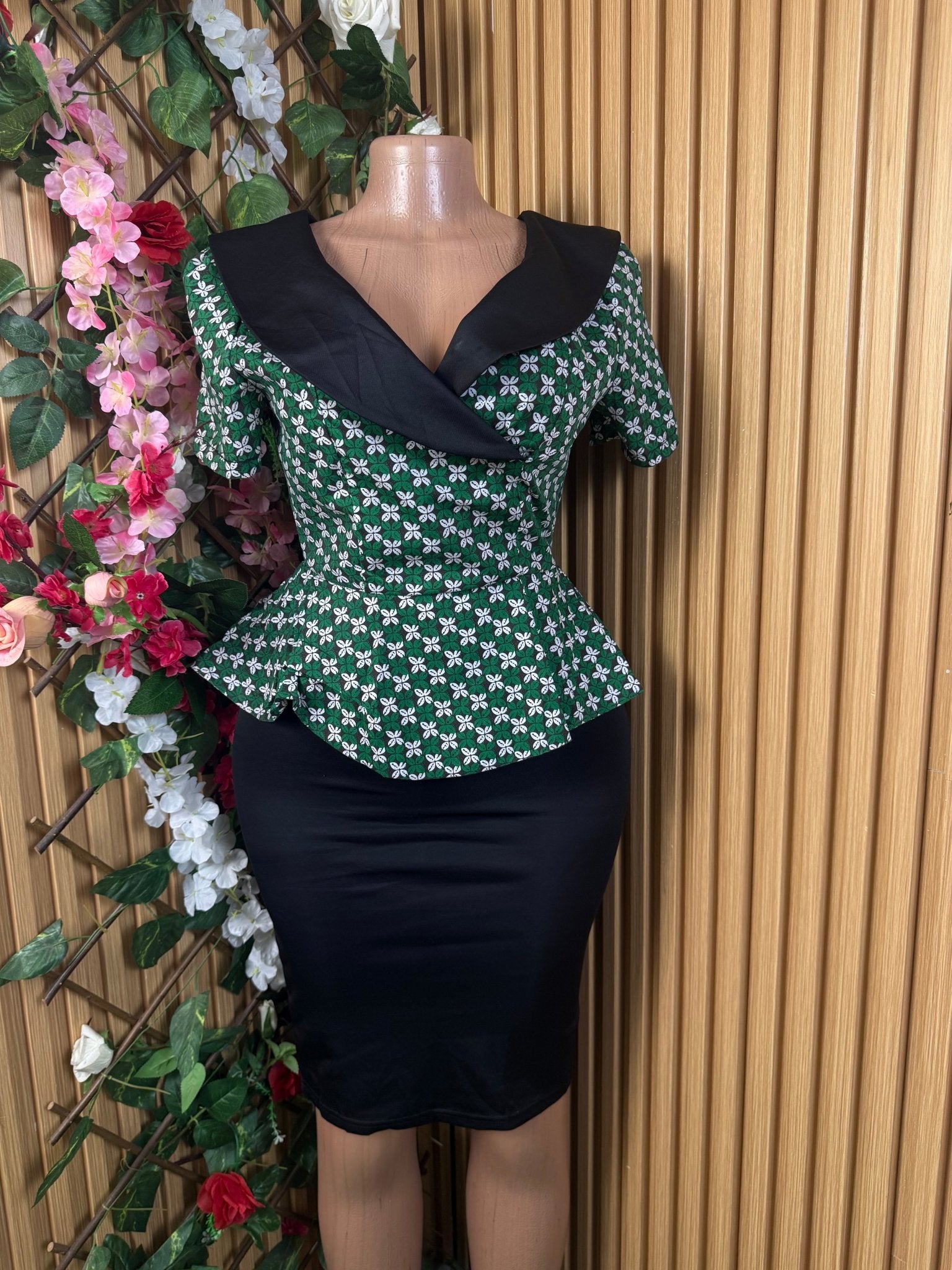 Robe moulante manches courtes décollectée - Perluna Store
