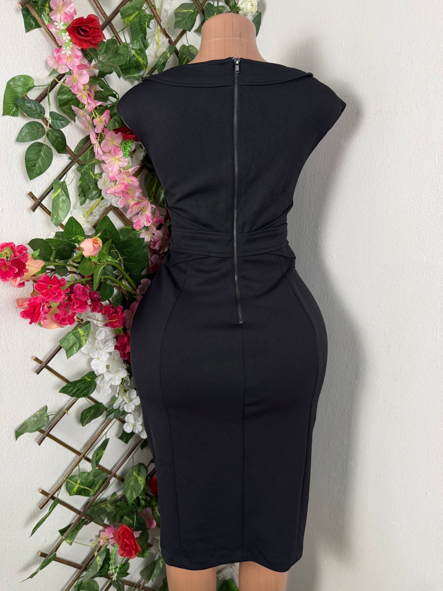 Robe moulante manches courtes décollectée - Perluna Store
