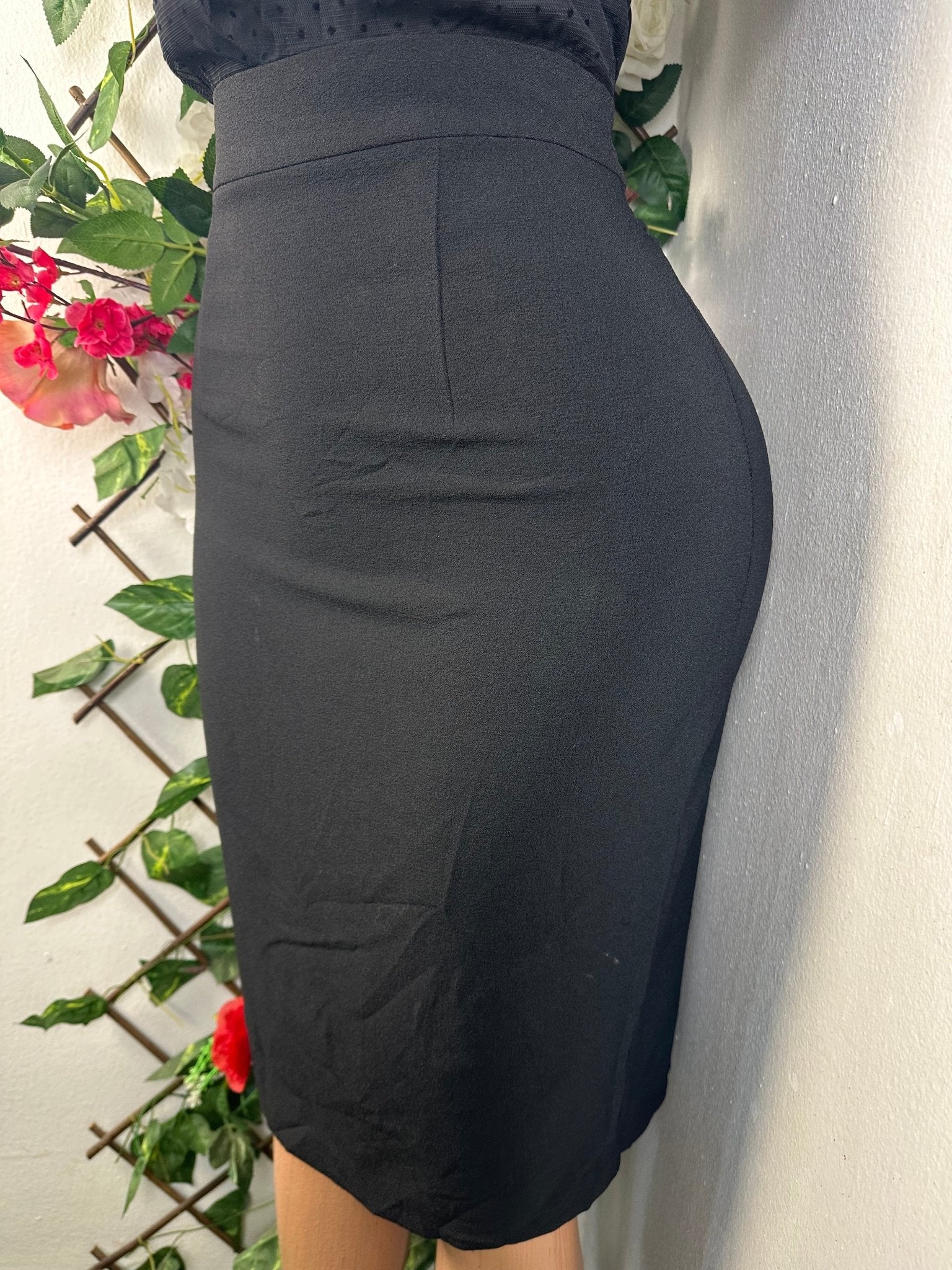 Robe moulante manches courtes décollectée - Perluna Store - kinshasa