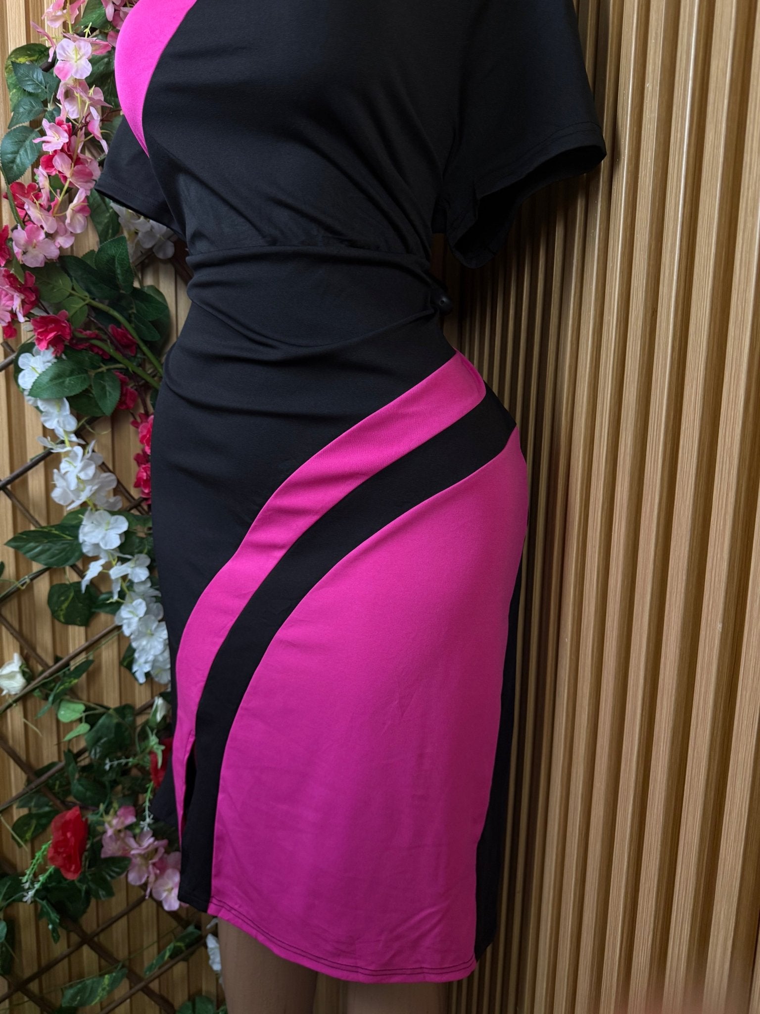 Robe moulante manches courtes décollectée - Perluna Store