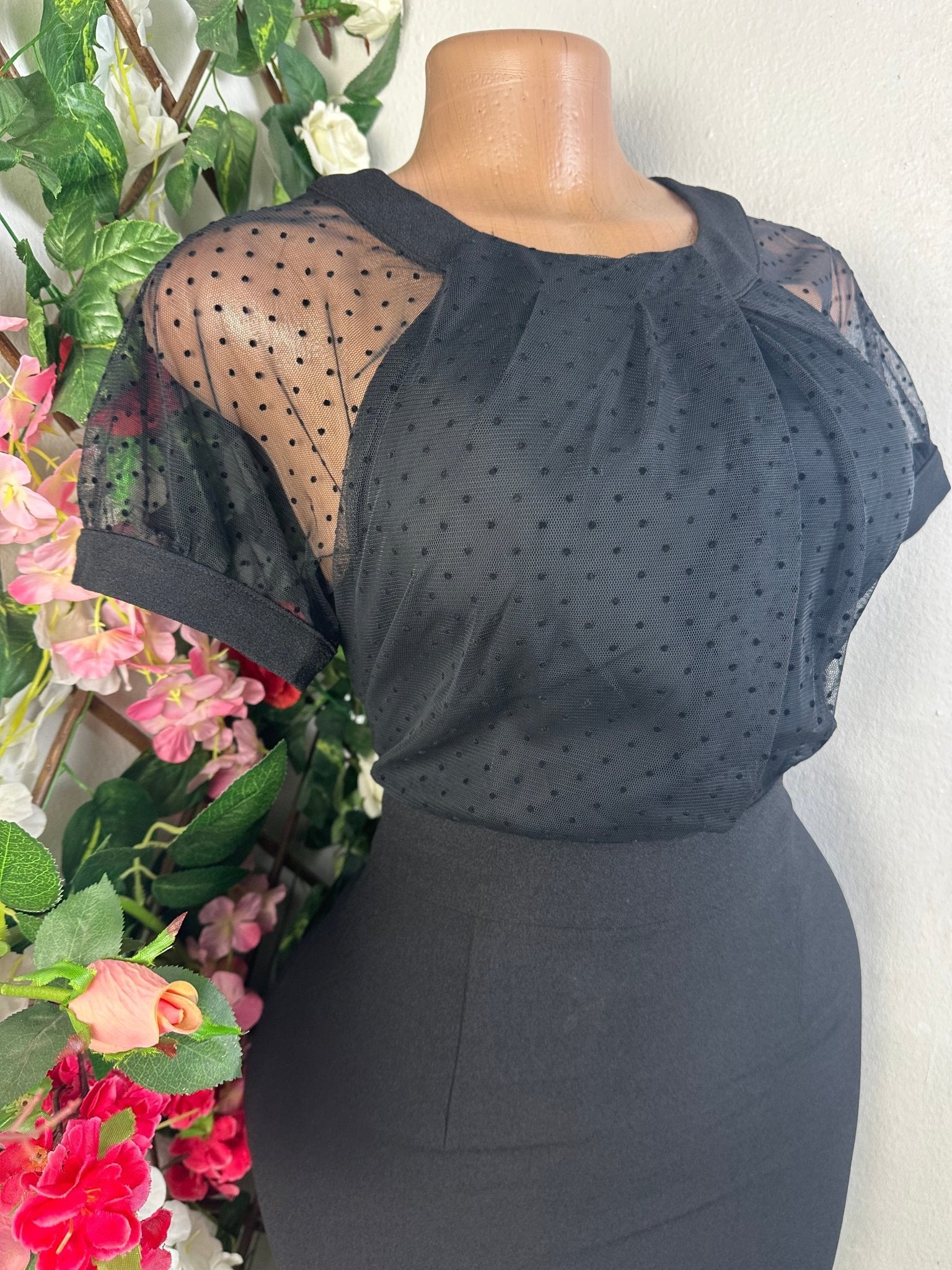 Robe moulante manches courtes décollectée - Perluna Store - kinshasa