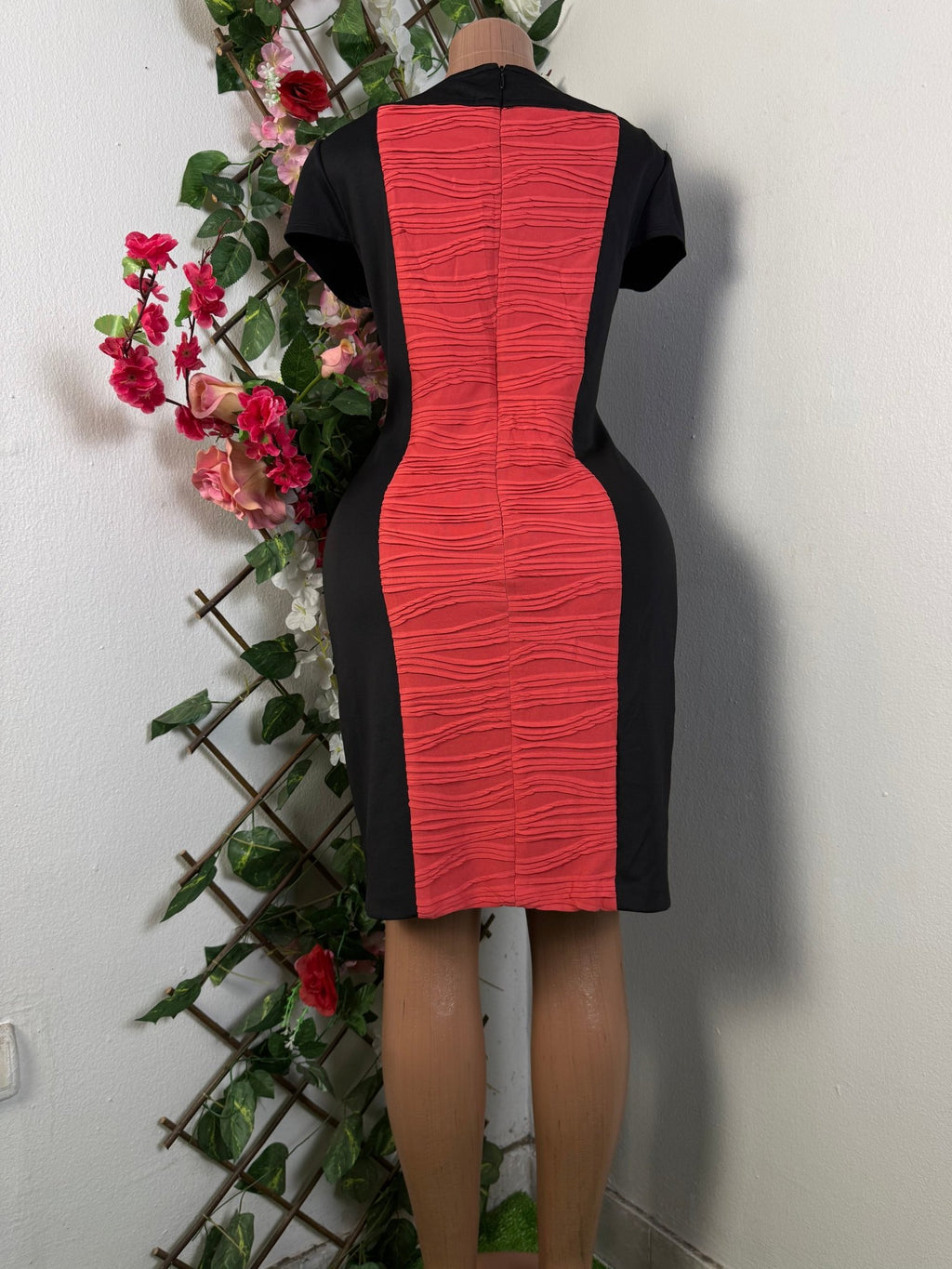 Robe moulante manches courtes décollectée - Perluna Store - kinshasa