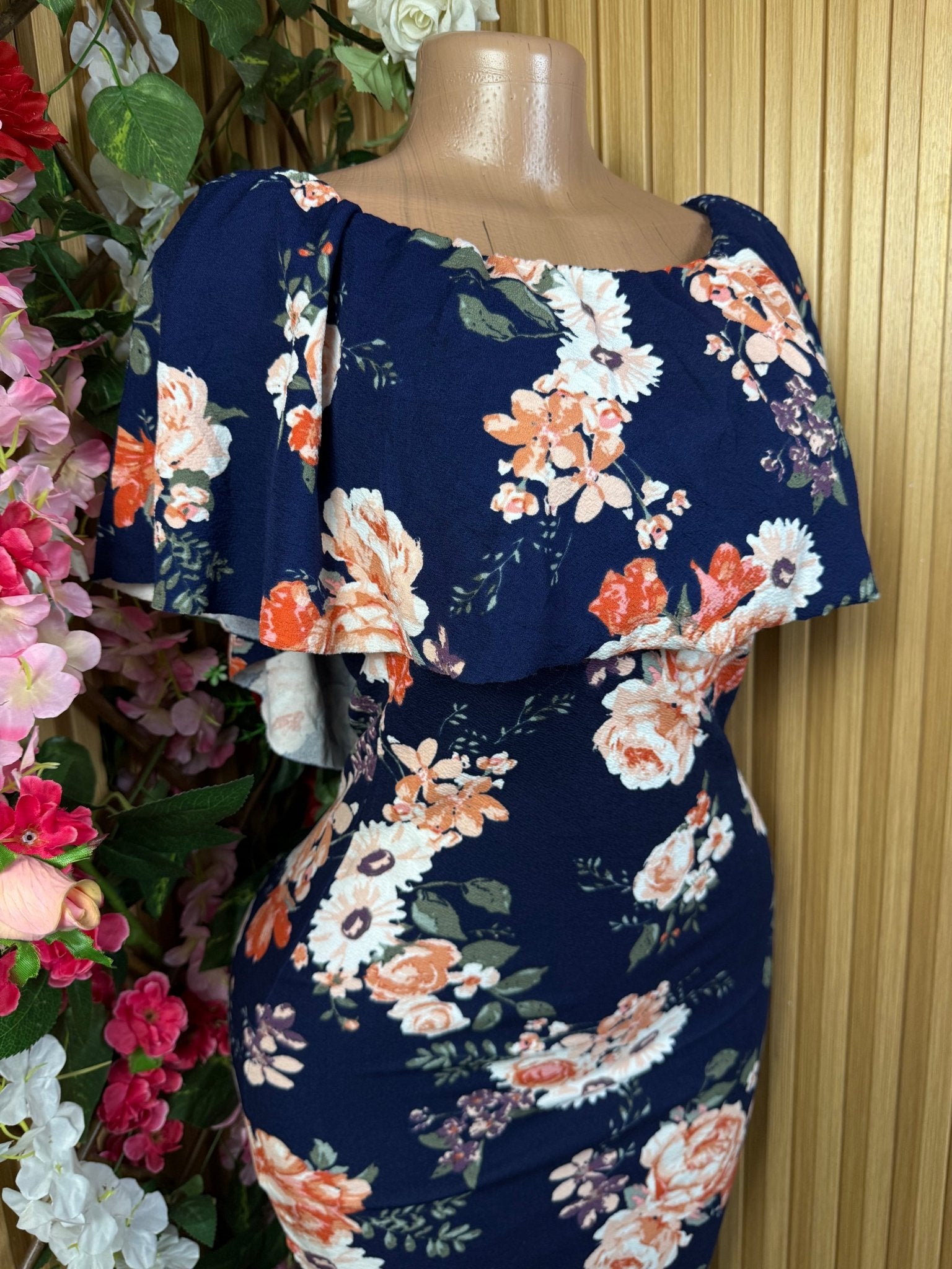 Robe moulante manches courtes décollectée - Perluna Store