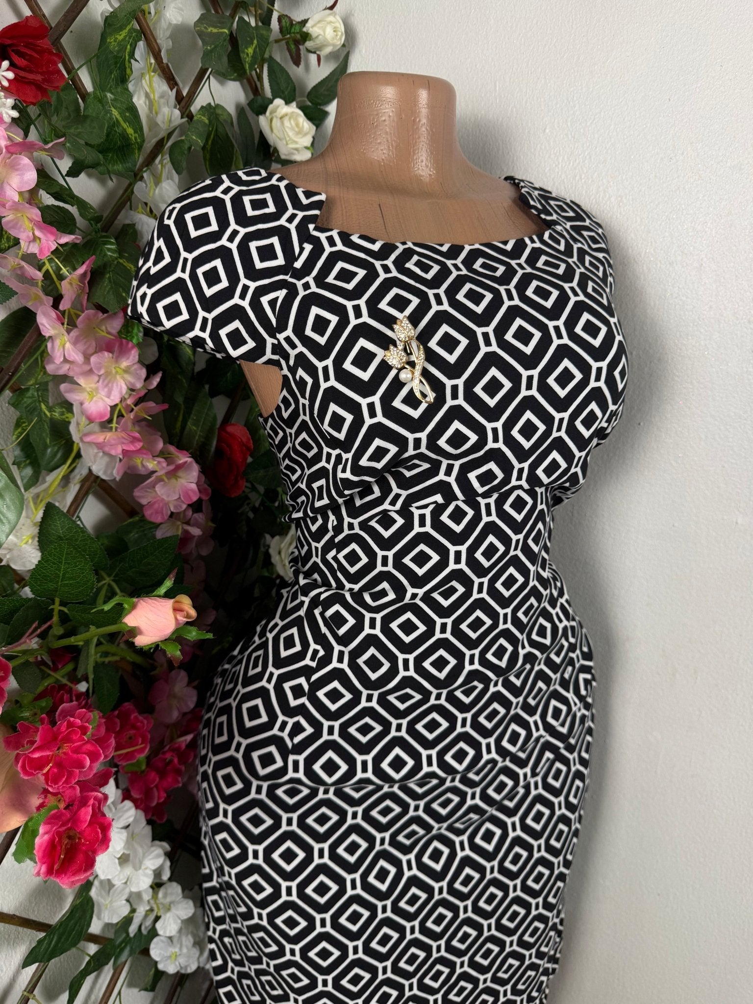 Robe moulante manches courtes décollecteé - Perluna Store