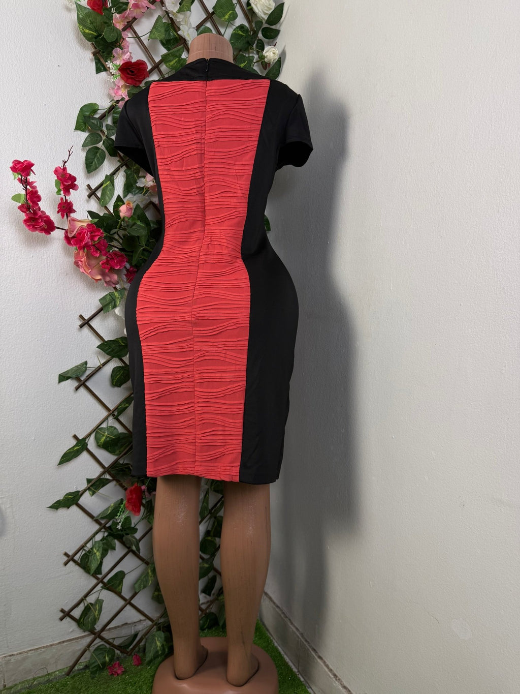 Robe moulante manches courtes décollectée - Perluna Store - kinshasa