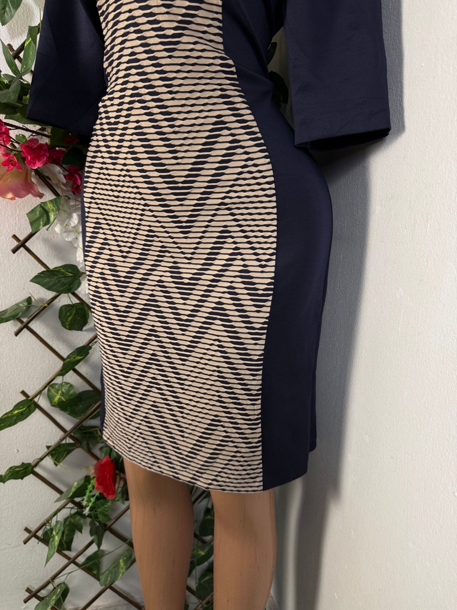Robe moulante manches courtes décollectée - Perluna Store