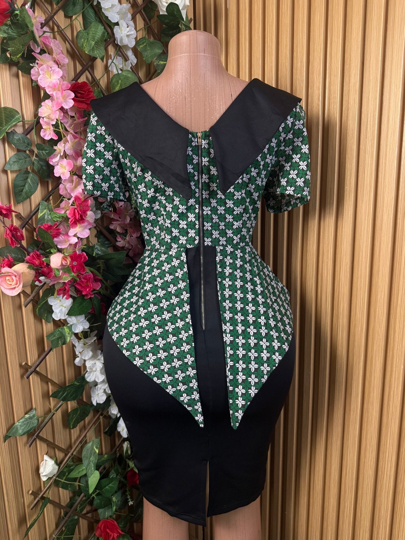 Robe moulante manches courtes décollectée - Perluna Store