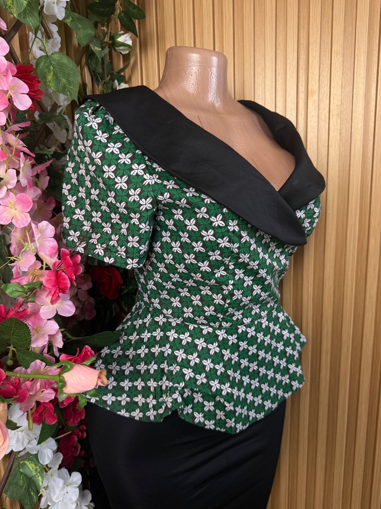 Robe moulante manches courtes décollectée - Perluna Store