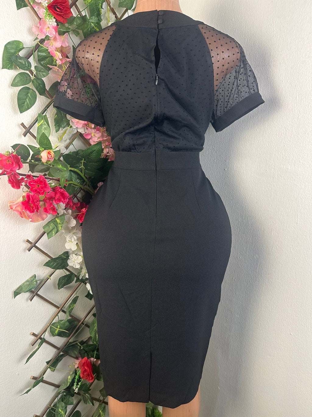 Robe moulante manches courtes décollectée - Perluna Store - kinshasa