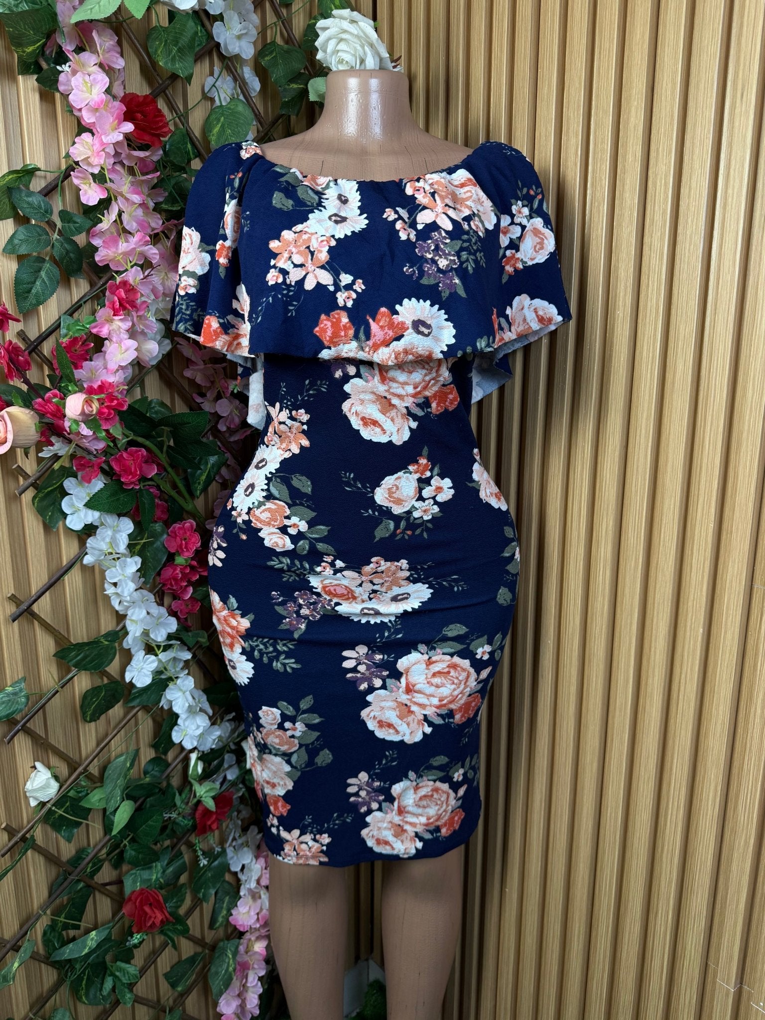 Robe moulante manches courtes décollectée - Perluna Store