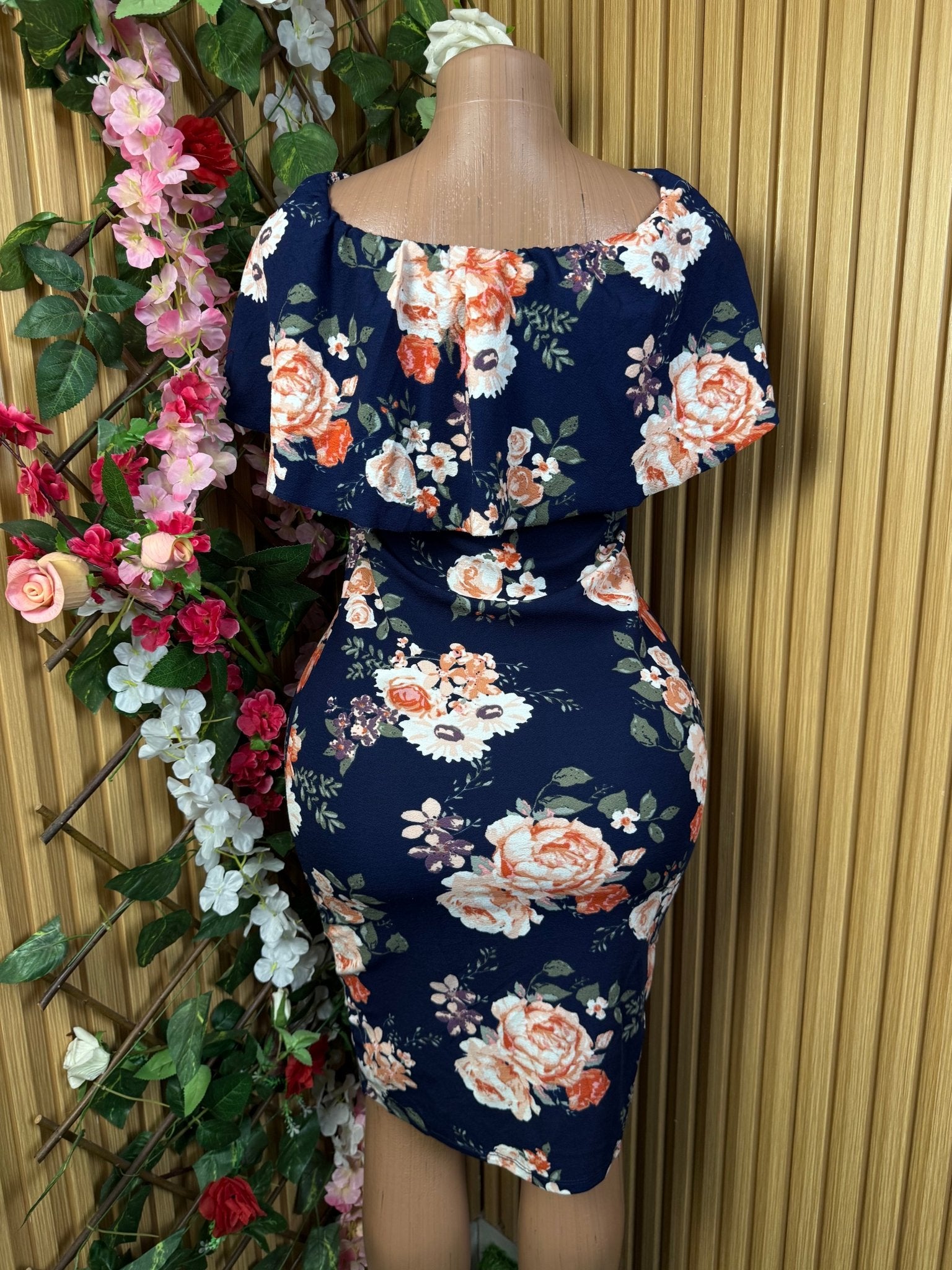 Robe moulante manches courtes décollectée - Perluna Store